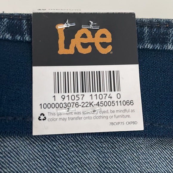 Lee Womens Regular Fit Straight Leg -Flex Motion- Mid Rise- Dark Wash Jeans- 10M - Picture 13 of 14